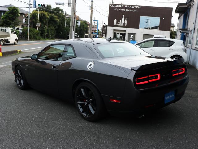 ダッジ・チャレンジャー Ｒ／Ｔ　プラス　パフォーマンスＰＫＧ　カープレイ　ブレンボ　５．７Ｌ　ＨＥＭＩ　８速ＡＴ　アップルカープレイ　ブレンボブレーキ　パドルシフト　ＨＩＤ　エンジンスターター　アクティブマフラー　シートヒーター　クーラー　ドライブレコーダー　ＥＴＣ車載器（9枚目）