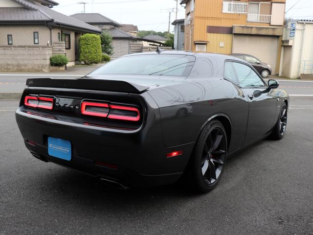 Ｒ／Ｔ　プラス　パフォーマンスＰＫＧ　カープレイ　ブレンボ　５．７Ｌ　ＨＥＭＩ　８速ＡＴ　アップルカープレイ　ブレンボブレーキ　パドルシフト　ＨＩＤ　エンジンスターター　アクティブマフラー　シートヒーター　クーラー　ドライブレコーダー　ＥＴＣ車載器(10枚目)