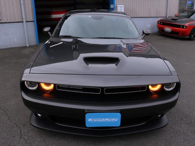 Ｒ／Ｔ　プラス　パフォーマンスＰＫＧ　カープレイ　ブレンボ　５．７Ｌ　ＨＥＭＩ　８速ＡＴ　アップルカープレイ　ブレンボブレーキ　パドルシフト　ＨＩＤ　エンジンスターター　アクティブマフラー　シートヒーター　クーラー　ドライブレコーダー　ＥＴＣ車載器(17枚目)