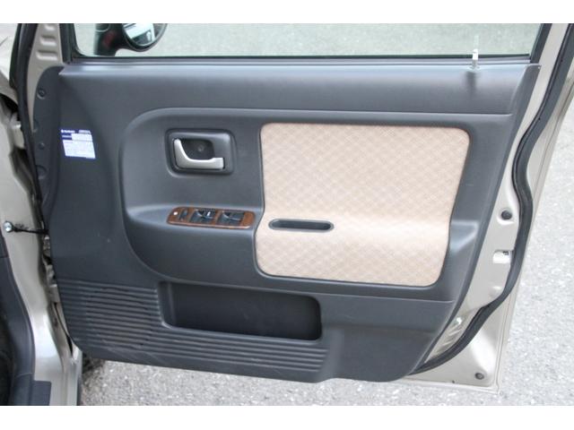 アルトラパン モード ドレスダウンカスタム レトロスタイル オールペイント ちょいリフトアップ 黒てっちん&マッドタイヤ新品 ルーフバスケット ウッドコンビステア&ウッドパネル レッドテール キーレス 整備渡し 保証付(18枚目)