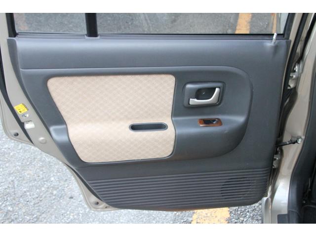 アルトラパン モード ドレスダウンカスタム レトロスタイル オールペイント ちょいリフトアップ 黒てっちん&マッドタイヤ新品 ルーフバスケット ウッドコンビステア&ウッドパネル レッドテール キーレス 整備渡し 保証付(19枚目)