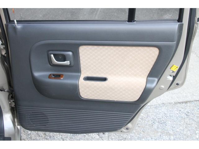 アルトラパン モード ドレスダウンカスタム レトロスタイル オールペイント ちょいリフトアップ 黒てっちん&マッドタイヤ新品 ルーフバスケット ウッドコンビステア&ウッドパネル レッドテール キーレス 整備渡し 保証付(20枚目)