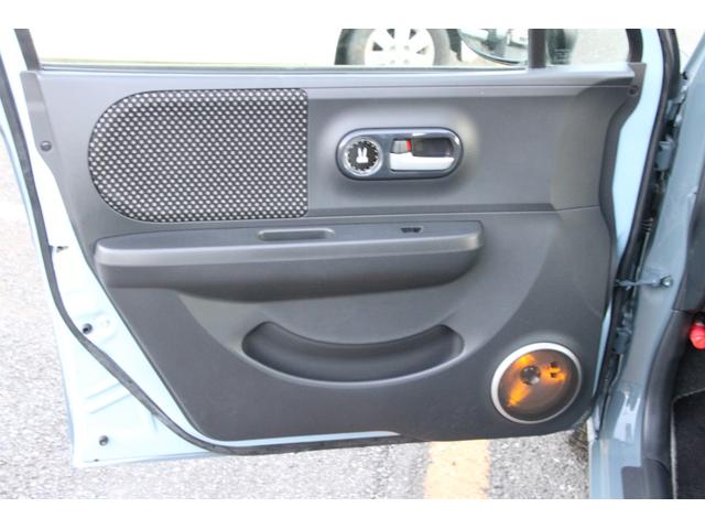 アルトラパン T Lパッケージ ターボ ドレスダウンカスタム レトロスタイル オールペイント ちょいリフトアップ 黒てっちん&マッドタイヤ ルーフバスケット レッドテール スマートキー キセノンライト 記録簿付 整備保証付販売(17枚目)