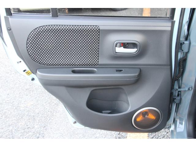 アルトラパン T Lパッケージ ターボ ドレスダウンカスタム レトロスタイル オールペイント ちょいリフトアップ 黒てっちん&マッドタイヤ ルーフバスケット レッドテール スマートキー キセノンライト 記録簿付 整備保証付販売(19枚目)