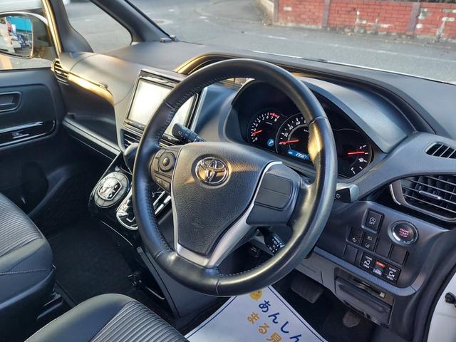 ヴォクシー ＺＳ　純正９インチナビ・テレビ・リヤカメラ・後席フリップダウンモニター・両側パワースライドドア・ミラー型前後ドラレコ・ビルトインＥＴＣ・社外車高調・社外１９インチアルミ（16枚目）