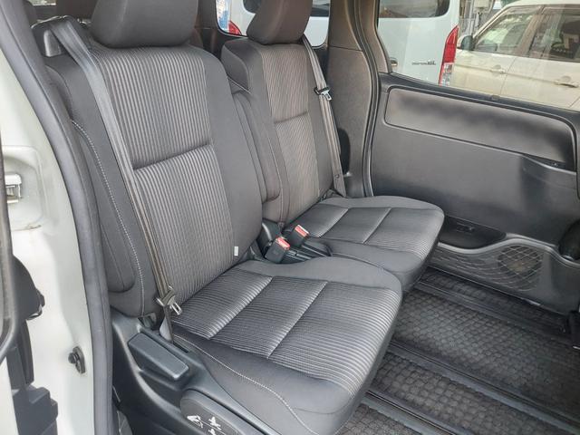 ヴォクシー ＺＳ　純正９インチナビ・テレビ・リヤカメラ・後席フリップダウンモニター・両側パワースライドドア・ミラー型前後ドラレコ・ビルトインＥＴＣ・社外車高調・社外１９インチアルミ（20枚目）