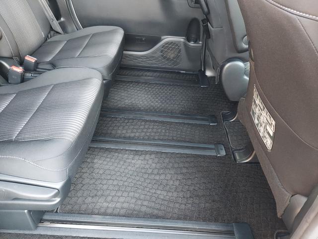 ヴォクシー ＺＳ　純正９インチナビ・テレビ・リヤカメラ・後席フリップダウンモニター・両側パワースライドドア・ミラー型前後ドラレコ・ビルトインＥＴＣ・社外車高調・社外１９インチアルミ（21枚目）