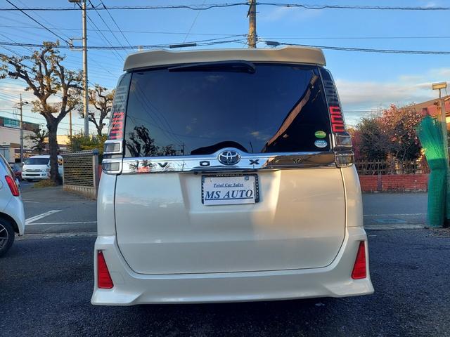 ヴォクシー ＺＳ　純正９インチナビ・テレビ・リヤカメラ・後席フリップダウンモニター・両側パワースライドドア・ミラー型前後ドラレコ・ビルトインＥＴＣ・社外車高調・社外１９インチアルミ（27枚目）