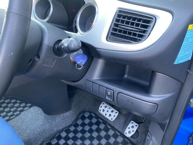 Ｒ２ カスタムタイプＳ　Ｓ　スーパーチャージャー　マニュアルモード付ＡＴ　１５インチアルミ　ＣＤＭＤステレオ　キーレスエントリー　ブルーカラーシート　車検９年６月（21枚目）