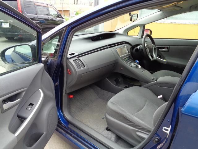 プリウス Sグレード 2WD AT 2ZR-3JMエンジン 1800ccガソリン アルミホイール ワンセグTV オートエアコン カーナビ センタードアロック キーレス ETC 取説 整備記録簿 ABS 塗装現状(11枚目)