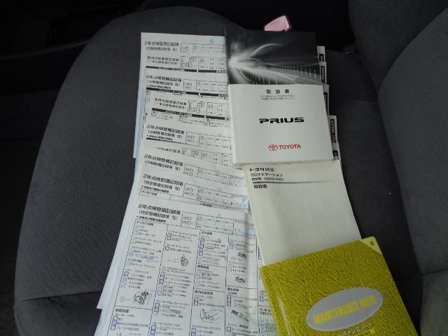 プリウス Sグレード 2WD AT 2ZR-3JMエンジン 1800ccガソリン アルミホイール ワンセグTV オートエアコン カーナビ センタードアロック キーレス ETC 取説 整備記録簿 ABS 塗装現状(16枚目)