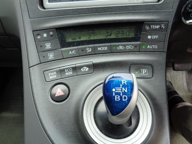 プリウス Sグレード 2WD AT 2ZR-3JMエンジン 1800ccガソリン アルミホイール ワンセグTV オートエアコン カーナビ センタードアロック キーレス ETC 取説 整備記録簿 ABS 塗装現状(22枚目)