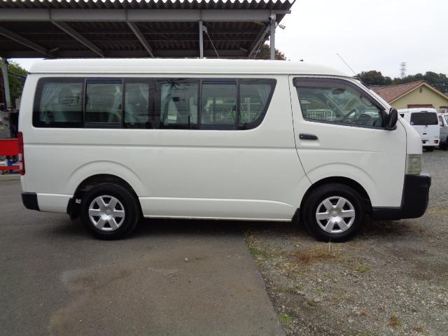 ハイエースワゴン ＤＸ　２ＷＤ　ＤＸ　２７００ｃｃ　２ＴＲノンターボエンジン　ＤＸ　総走行距離２４０，３９２ｋｍ　　　デュアルエアバッグ　社外カーテン　ＣＤ　カセット　時計　ホイールキャップ４枚　ミドルルーフ　１０人乗り（7枚目）