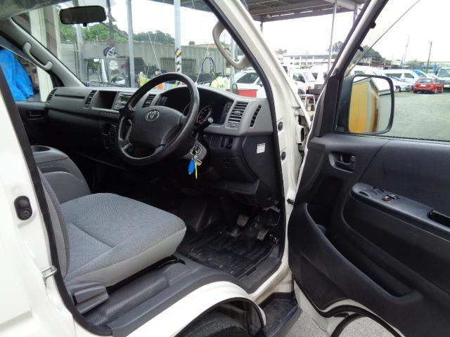 ハイエースワゴン ＤＸ　２ＷＤ　ＤＸ　２７００ｃｃ　２ＴＲノンターボエンジン　ＤＸ　総走行距離２４０，３９２ｋｍ　　　デュアルエアバッグ　社外カーテン　ＣＤ　カセット　時計　ホイールキャップ４枚　ミドルルーフ　１０人乗り（10枚目）