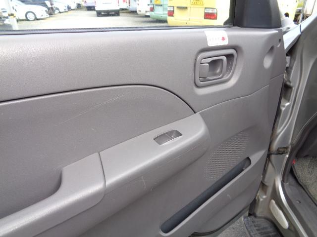 キャラバン 2400ccKA24ノンターボガソリンエンジン 10人乗り送迎車両 デュアルエアコン ABS リクライニングモケットシート カセット 時計 ホイールキャップ ハイルーフ ETC センタードアロック(42枚目)