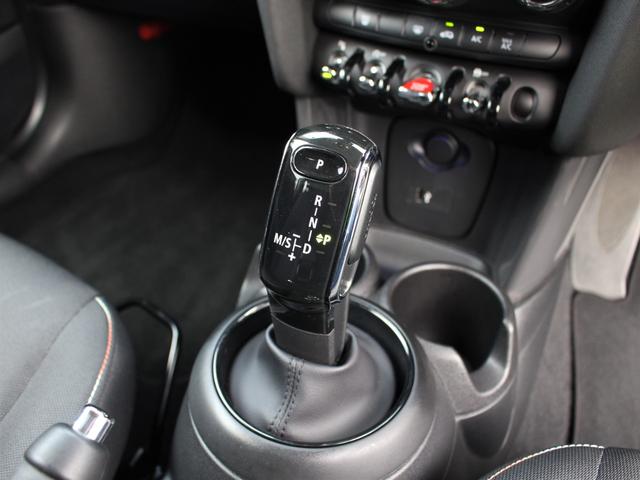クーパーD 新車保証 禁煙車 純正HDDタッチナビ LEDヘッド バックカメラ 前後センサー インテリセーフティ コンフォートアクセス ETC 取説 記録簿 スペアキー MINIカーテシライト Bluetooth(18枚目)