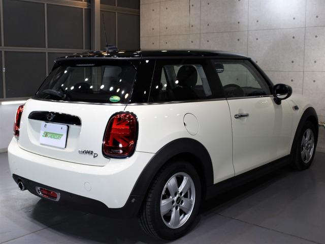 クーパーD 新車保証 禁煙車 純正HDDタッチナビ LEDヘッド バックカメラ 前後センサー インテリセーフティ コンフォートアクセス ETC 取説 記録簿 スペアキー MINIカーテシライト Bluetooth(56枚目)
