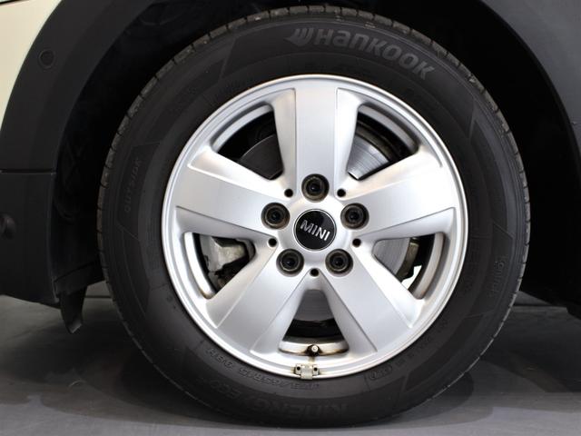 クーパーD 新車保証 禁煙車 純正HDDタッチナビ LEDヘッド バックカメラ 前後センサー インテリセーフティ コンフォートアクセス ETC 取説 記録簿 スペアキー MINIカーテシライト Bluetooth(76枚目)