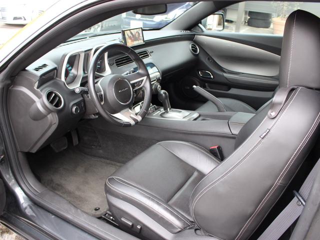 シボレーカマロ LT RS 正規ディーラー車 黒革 社外ナビ 地デジ バックカメラ スペアキー ヘッドUPD 後方センサー クルコン パワーシート(8枚目)