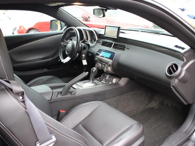 シボレーカマロ LT RS 正規ディーラー車 黒革 社外ナビ 地デジ バックカメラ スペアキー ヘッドUPD 後方センサー クルコン パワーシート(10枚目)