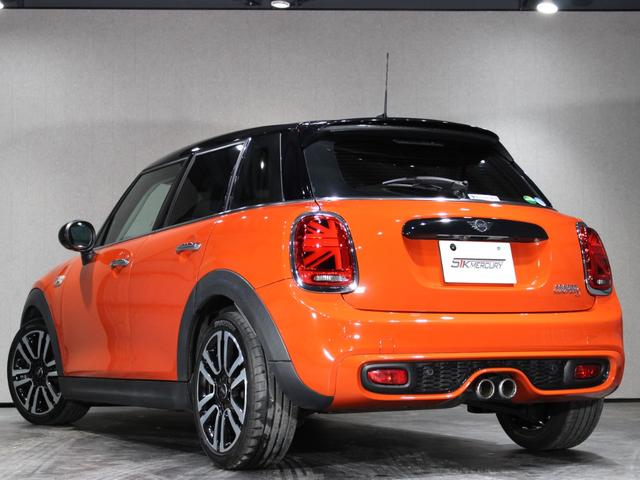 MINI クーパーS 1オーナー/純正ナビゲーション/地デジ/バックカメラ/コーナーセンサー/LEDヘッドライト/ACC/衝突警告/コンフォートアクセス/パドル/ブルートゥース/ミラーETC/アームレスト/禁煙/(5枚目)