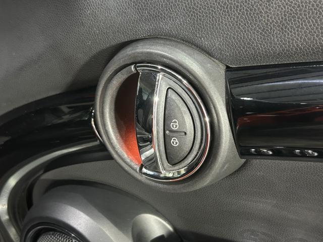 MINI クーパーS 1オーナー/純正ナビゲーション/地デジ/バックカメラ/コーナーセンサー/LEDヘッドライト/ACC/衝突警告/コンフォートアクセス/パドル/ブルートゥース/ミラーETC/アームレスト/禁煙/(29枚目)