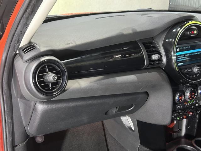 MINI クーパーS 1オーナー/純正ナビゲーション/地デジ/バックカメラ/コーナーセンサー/LEDヘッドライト/ACC/衝突警告/コンフォートアクセス/パドル/ブルートゥース/ミラーETC/アームレスト/禁煙/(38枚目)