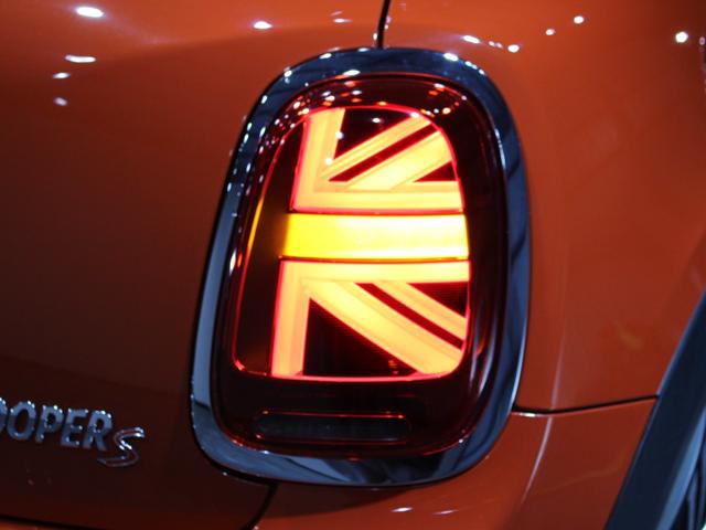 MINI クーパーS 1オーナー/純正ナビゲーション/地デジ/バックカメラ/コーナーセンサー/LEDヘッドライト/ACC/衝突警告/コンフォートアクセス/パドル/ブルートゥース/ミラーETC/アームレスト/禁煙/(68枚目)