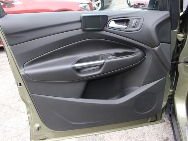 クーガ タイタニアム 4WD・サンルーフ・黒レザー・純正ナビBカメラ・サイドカメラ・前後ドラレコ・キセノン・シートヒーター・クルーズC・リアPゲート・18アルミ・Bトゥース・USB・コーナーセンサー・Pシート・18アルミ(62枚目)