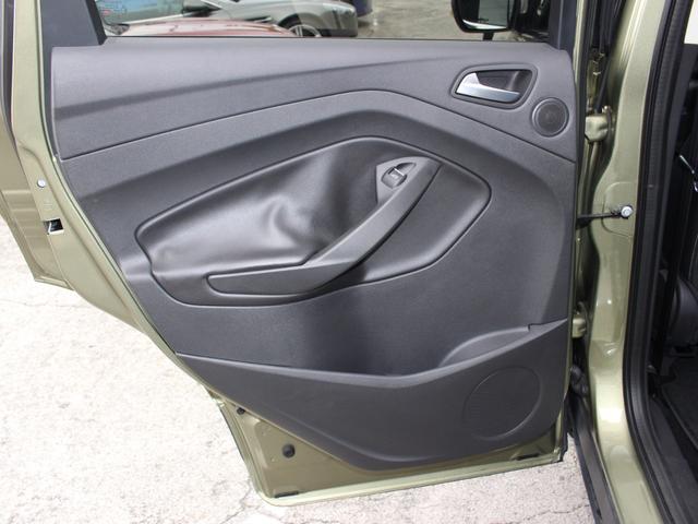 クーガ タイタニアム 4WD・サンルーフ・黒レザー・純正ナビBカメラ・サイドカメラ・前後ドラレコ・キセノン・シートヒーター・クルーズC・リアPゲート・18アルミ・Bトゥース・USB・コーナーセンサー・Pシート・18アルミ(63枚目)