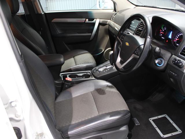 シボレーキャプティバ ベースグレード 後期モデル/CarPlay/ハーフレザー/バックカメラ/Bluetooth/純正19AW/(9枚目)