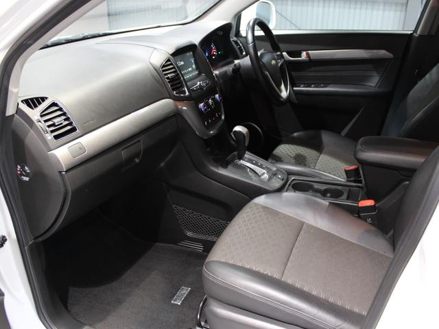 シボレーキャプティバ ベースグレード 後期モデル/CarPlay/ハーフレザー/バックカメラ/Bluetooth/純正19AW/(10枚目)