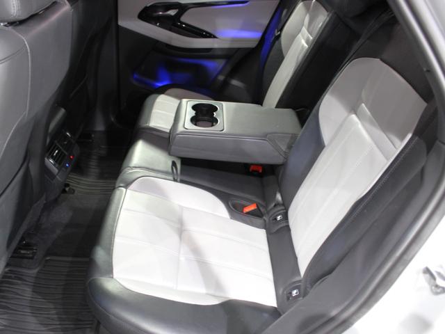レンジローバーイヴォーク R-ダイナミック SE P250 純正ナビ/CarPlay/ツートン革シート/360度カメラ/ACC/AEB/レーンA/ステアリングA/パーキングA/BSM/デジタルインナーミラー/20AW/Pトランク/ETC/パドル/シートH/禁煙(11枚目)