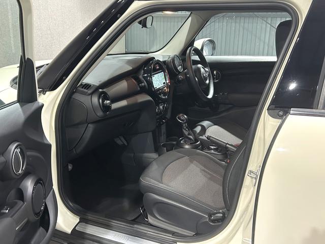 ＭＩＮＩ ワン　１オーナー／純正ナビゲーション／ＥＴＣ／ブルートゥース／ＡＵＸ／ＵＳＢ／１５インチＡＷ／キーレス／電動ドアミラー／取説・保証書・スペアキー有／（9枚目）