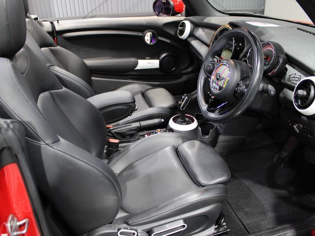 MINI クーパー コンバーチブル ディーラー直仕入/1オーナー/毎年ディーラー整備/ペッパーPKG/ストリートスタイル/ユニオンジャック幌/黒革/純正ナビ/バックカメラ/インテリジェントセーフティ/シートヒーター/2025年製タイヤ(9枚目)