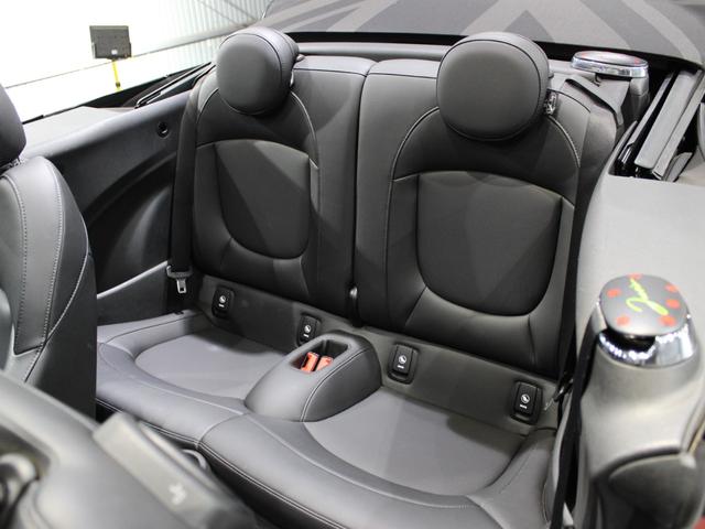 MINI クーパー コンバーチブル ディーラー直仕入/1オーナー/毎年ディーラー整備/ペッパーPKG/ストリートスタイル/ユニオンジャック幌/黒革/純正ナビ/バックカメラ/インテリジェントセーフティ/シートヒーター/2025年製タイヤ(13枚目)