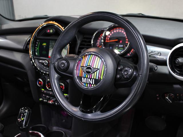 MINI クーパー コンバーチブル ディーラー直仕入/1オーナー/毎年ディーラー整備/ペッパーPKG/ストリートスタイル/ユニオンジャック幌/黒革/純正ナビ/バックカメラ/インテリジェントセーフティ/シートヒーター/2025年製タイヤ(14枚目)