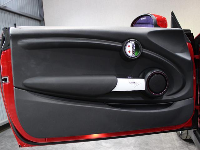 MINI クーパー コンバーチブル ディーラー直仕入/1オーナー/毎年ディーラー整備/ペッパーPKG/ストリートスタイル/ユニオンジャック幌/黒革/純正ナビ/バックカメラ/インテリジェントセーフティ/シートヒーター/2025年製タイヤ(38枚目)