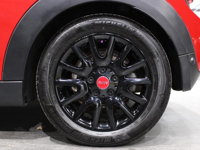 MINI クーパー コンバーチブル ディーラー直仕入/1オーナー/毎年ディーラー整備/ペッパーPKG/ストリートスタイル/ユニオンジャック幌/黒革/純正ナビ/バックカメラ/インテリジェントセーフティ/シートヒーター/2025年製タイヤ(39枚目)