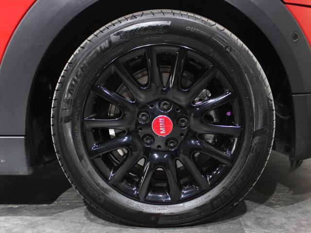 MINI クーパー コンバーチブル ディーラー直仕入/1オーナー/毎年ディーラー整備/ペッパーPKG/ストリートスタイル/ユニオンジャック幌/黒革/純正ナビ/バックカメラ/インテリジェントセーフティ/シートヒーター/2025年製タイヤ(41枚目)