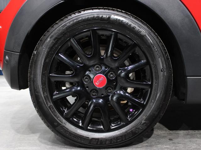 MINI クーパー コンバーチブル ディーラー直仕入/1オーナー/毎年ディーラー整備/ペッパーPKG/ストリートスタイル/ユニオンジャック幌/黒革/純正ナビ/バックカメラ/インテリジェントセーフティ/シートヒーター/2025年製タイヤ(42枚目)