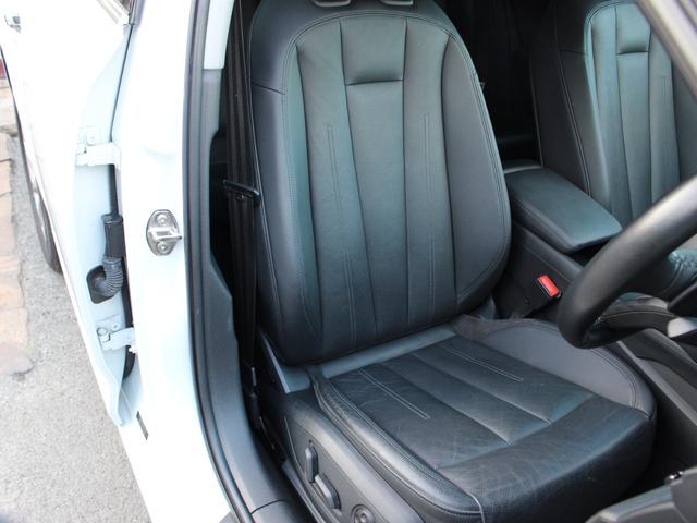 Ａ４ ２．０ＴＦＳＩクワトロ　黒革　ラグジュアリーアシスタＰＫＧ　マトＬＥＤ　バーチャルコック　全方位カメラ　サイドアシスト　純正ナビ　地デジ　シートヒーター　パワーシート（8枚目）