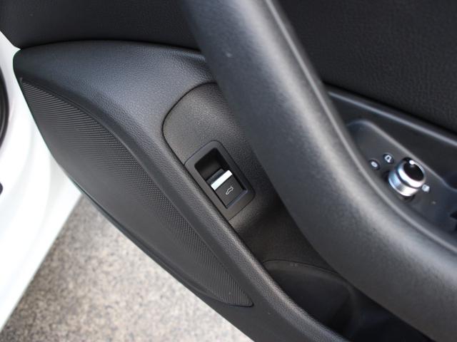 Ａ４ ２．０ＴＦＳＩクワトロ　黒革　ラグジュアリーアシスタＰＫＧ　マトＬＥＤ　バーチャルコック　全方位カメラ　サイドアシスト　純正ナビ　地デジ　シートヒーター　パワーシート（27枚目）