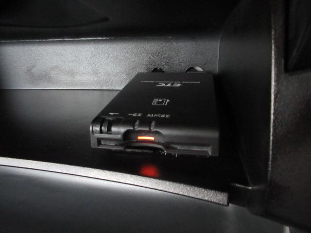 セレナ ハイウェイスターS-ハイブリッド 禁煙車 SDナビゲーション リアカメラ ETC リア左側パワースライドドア スマートキー フルセグTV CD クルーズコントロール ディスチャージヘッドライト アルミホイール VSA ワンオーナ(4枚目)