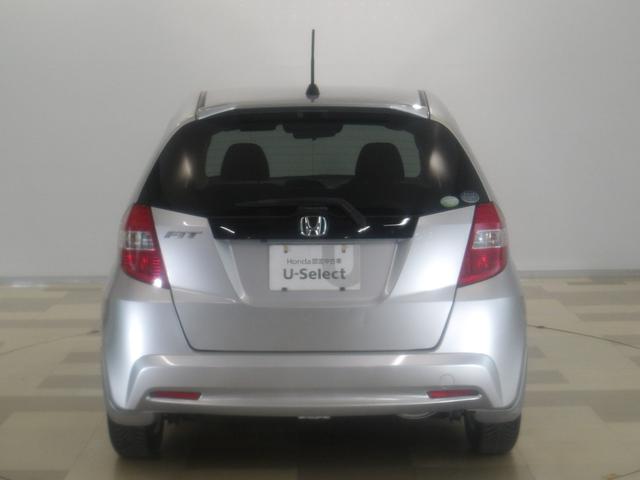 フィット Ｌ　禁煙車　ナビ　リアカメラ　スマートキー　ＨＩＤ　ＥＴＣ　ＤＶＤ　ＣＤ　ワンセグＴＶ　社外アルミ　盗難防止システム　エアコン　キーレス　ＡＢＳ　パワーウィンドウ　デュアルエアバック　パワーステアリング（21枚目）