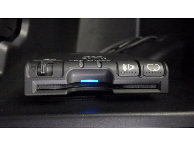 フィット Ｌ　禁煙車　ＤＶＤ再生　エアコン　キーレス　リアカメラ　ＥＴＣ付き　ＡＢＳ　ナビＴＶ　パワーウィンドウ　デュアルエアバック　パワーステアリング　ワンセグ　エアバック　ＨＤＤナビ（5枚目）