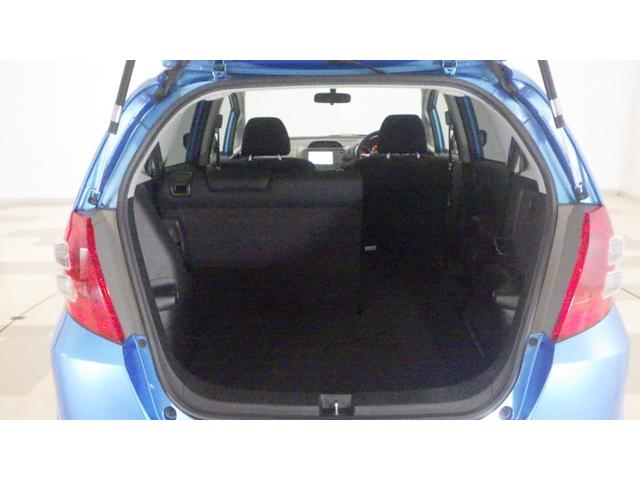 フィット Ｌ　禁煙車　ＤＶＤ再生　エアコン　キーレス　リアカメラ　ＥＴＣ付き　ＡＢＳ　ナビＴＶ　パワーウィンドウ　デュアルエアバック　パワーステアリング　ワンセグ　エアバック　ＨＤＤナビ（14枚目）