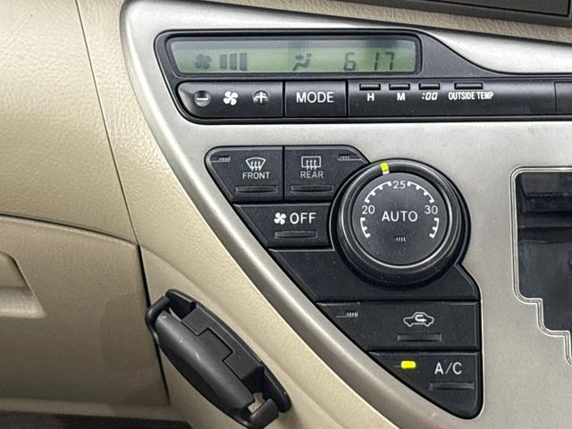 アイシス Ｌ　ナビ　リアカメラ　ＥＴＣ　スマートキー　左電動スライドドア　キーレス　盗難防止装置　フルセグＴＶ　ウォークスルー　三列シート　ＡＢＳ　パワステ　オートエアコン　ＤＶＤ再生　パワーウィンドウ（10枚目）