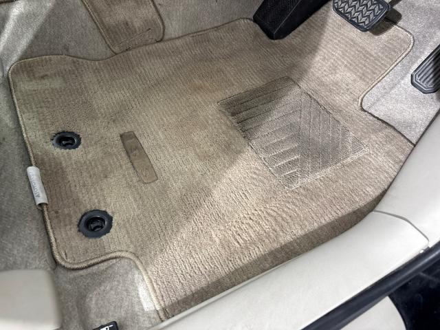 アイシス Ｌ　ナビ　リアカメラ　ＥＴＣ　スマートキー　左電動スライドドア　キーレス　盗難防止装置　フルセグＴＶ　ウォークスルー　三列シート　ＡＢＳ　パワステ　オートエアコン　ＤＶＤ再生　パワーウィンドウ（16枚目）