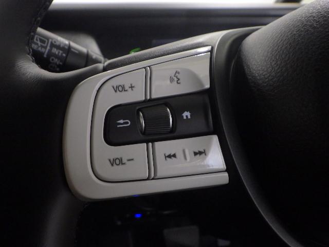 フィット ｅ：ＨＥＶホーム　禁煙車　前後誤発進抑制機能　クリソナ　助手席エアバッグ　運転席エアバッグ　アイドリングストップ　ＬＥＤライト　バックカメラ　ＡＢＳ　サイドエアバッグ　オートクルーズコントロール　フルセグＴＶ　記録簿（9枚目）